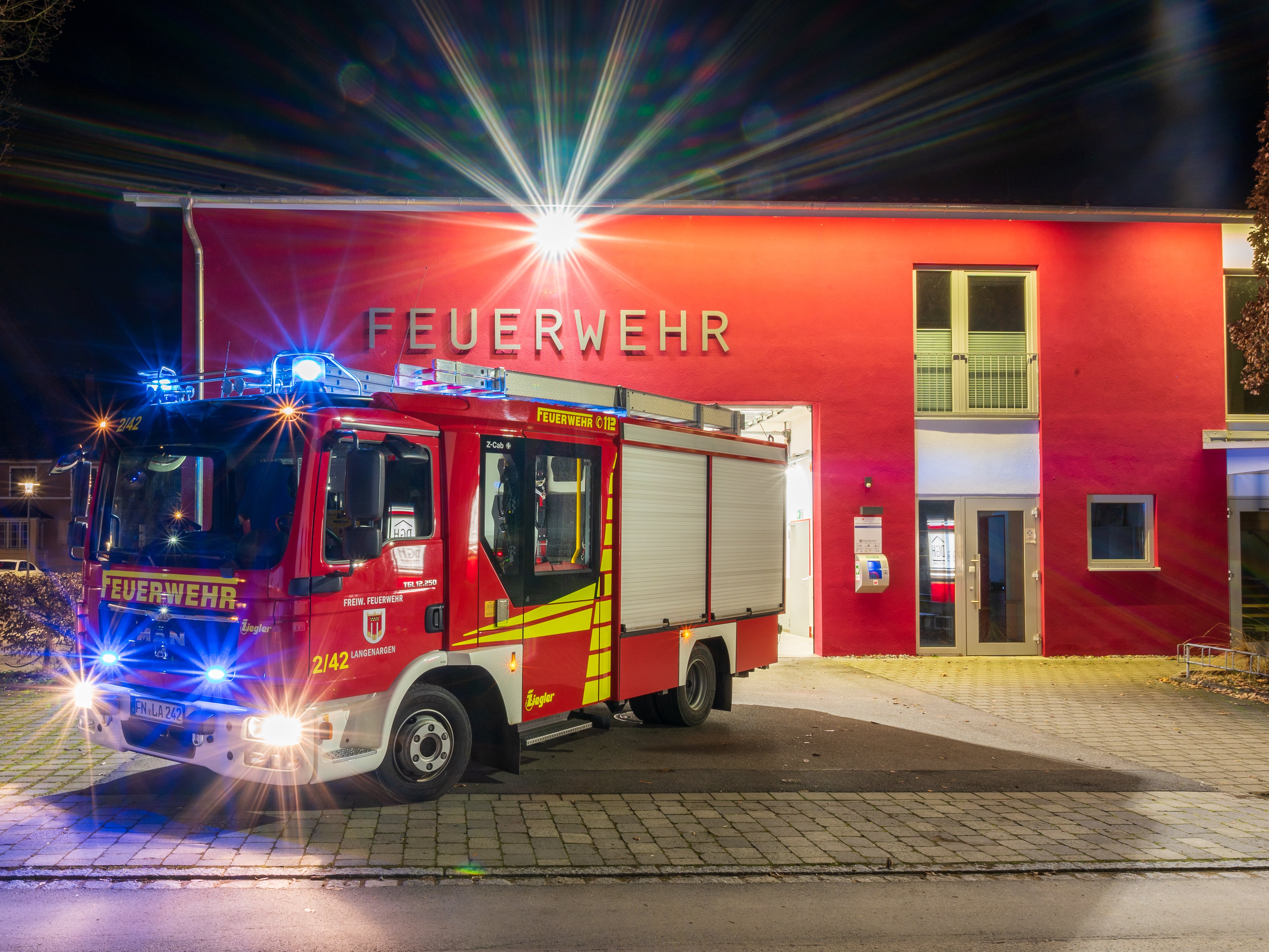 LF 10 vor Feuerwehrhaus Oberdorf