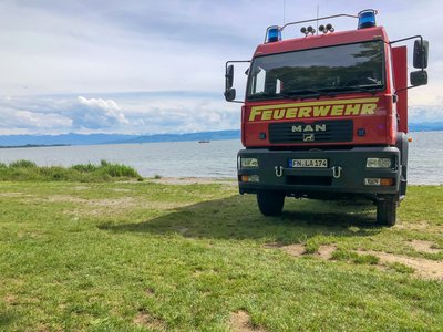 Zu sehen ist der GW-T an der Einsatzstelle am Bodensee.