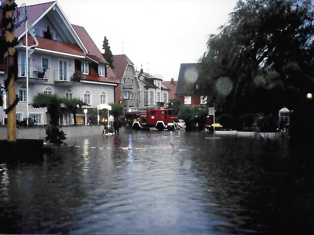 Der Uhlandplatz ist überflutet.