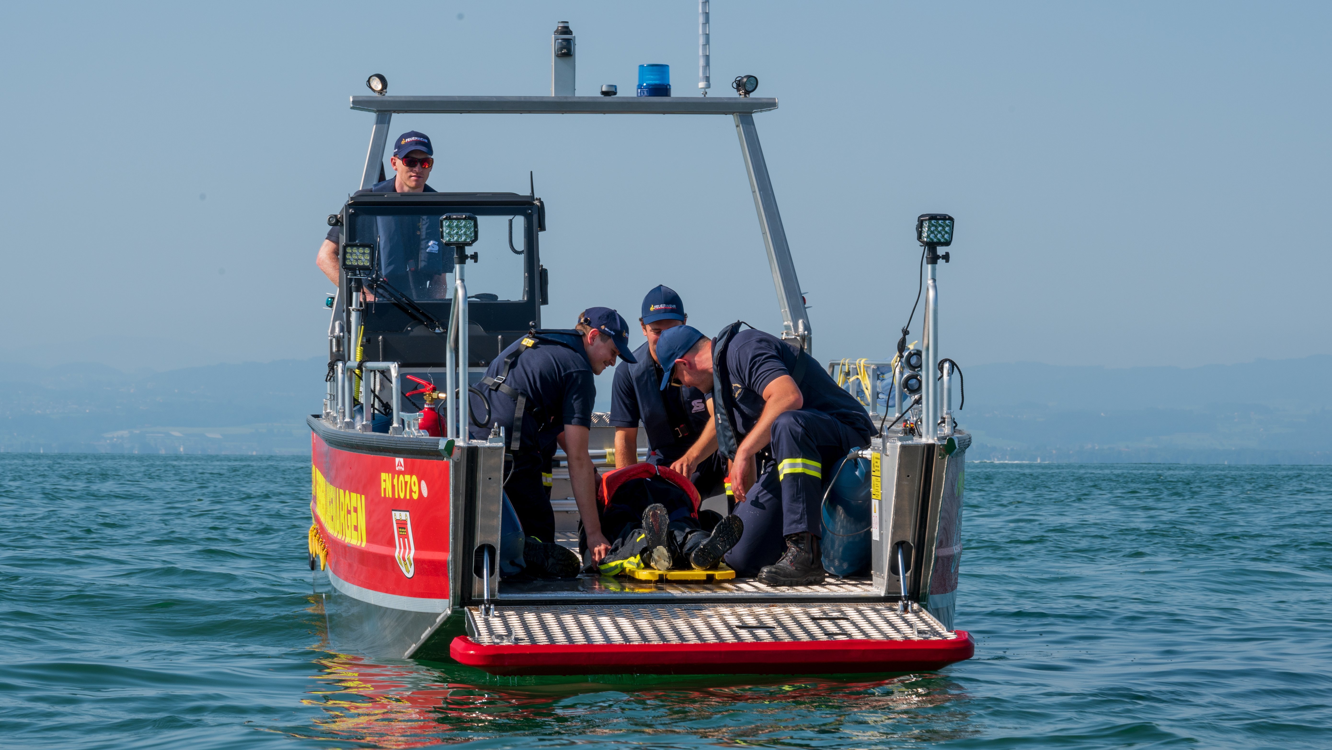 Hier ist eine Personenrettung des MZB1 auf dem Bodensee zu sehen.