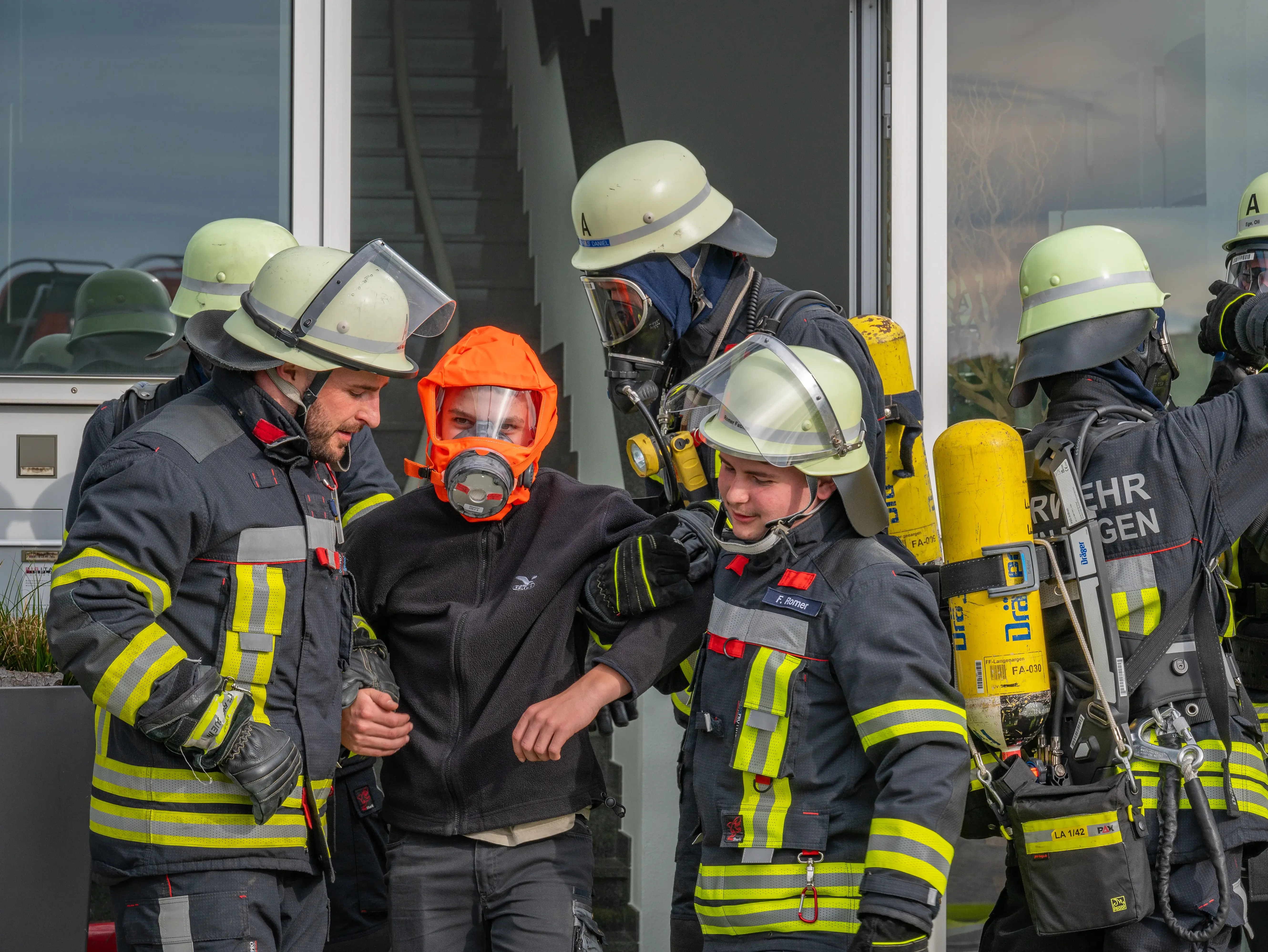 Rettung einer Person mittels Fluchthaube