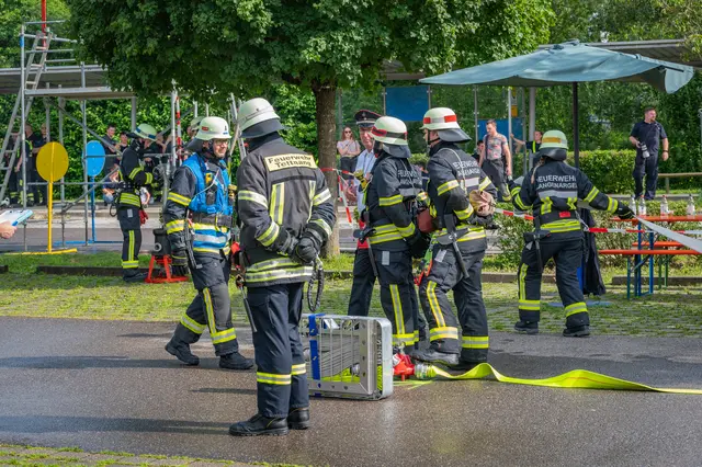 Abnahme des Leistungsabzeichens in Bronze