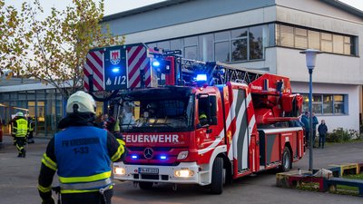 Zu sehen ist die Drehleiter der Feuerwehr Kressbronn.